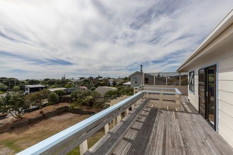 Photo of property in 36 Field Way, Waikanae Beach, Waikanae, 5036