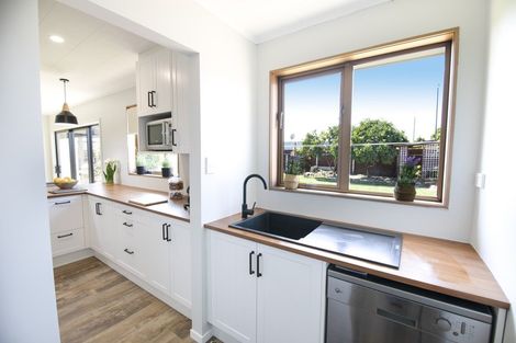 Photo of property in 24 Skerrett Crescent, Tamatea, Napier, 4112