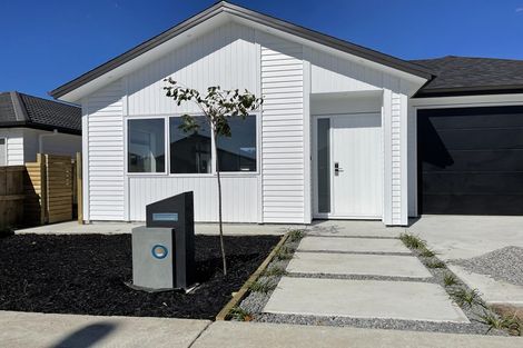 Photo of property in 7 Vinistra Road, Kumeu, 0810