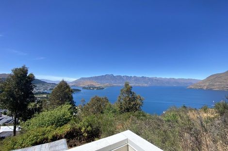 Photo of property in 12 Lordens Place, Fernhill, Queenstown, 9300