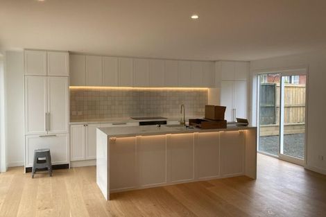 Photo of property in 24 Otakau Road, Milford, Auckland, 0620