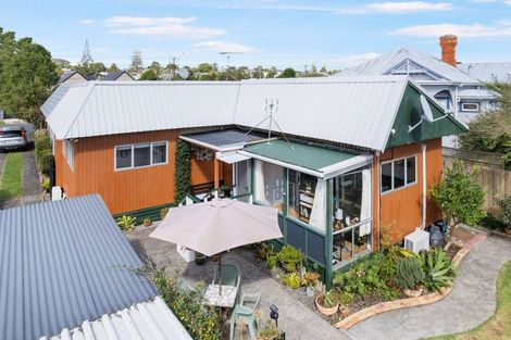 Photo of property in 2/2a Eskdale Road, Birkdale, Auckland, 0626