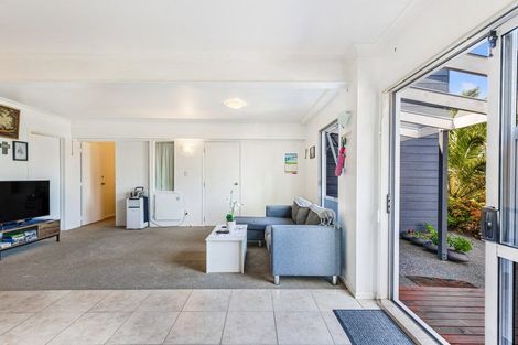 Photo of property in 17 Da Vinci Place, West Harbour, Auckland, 0618