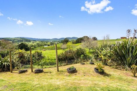 Photo of property in 105 Gorge Road, Maungaturoto, 0520