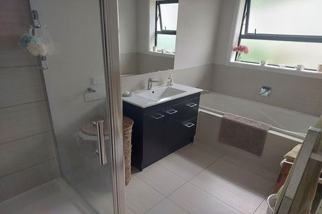 Photo of property in 26 Simpson Crescent, Raumati Beach, Paraparaumu, 5032