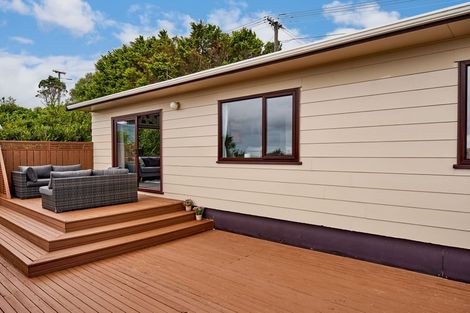 Photo of property in 15a Ruskin Road, Newlands, Wellington, 6037