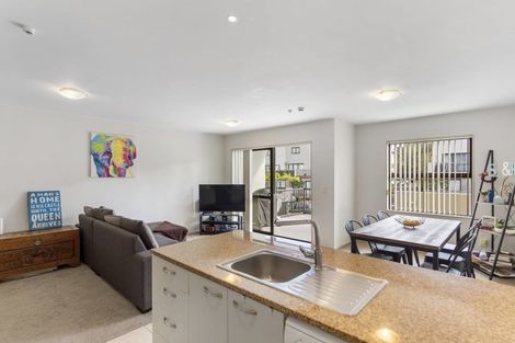 Photo of property in 3/124 Stancombe Road, Flat Bush, Auckland, 2016