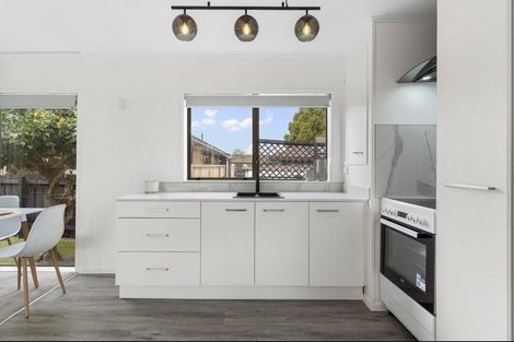 Photo of property in 2/36 Trentham Road, Papakura, 2110