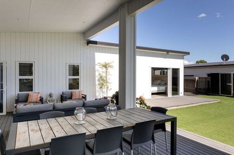 Photo of property in 9 Washingtonia Way, Omokoroa, 3114