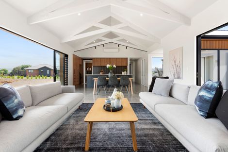 Photo of property in 35 Mike Smith Drive, Cambridge, 3434