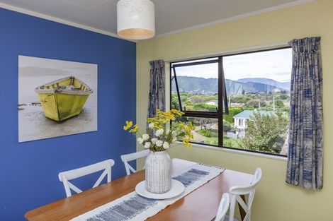 Photo of property in 36 Field Way, Waikanae Beach, Waikanae, 5036
