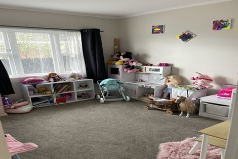 Photo of property in 12 Albert Road, Kelston, Auckland, 0602