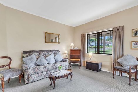 Photo of property in 20 Paraekaretu Street, Hunterville, 4730