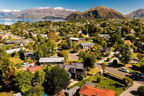 Photo of property in 9 Hunter Crescent, Wanaka, 9305