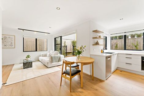 Photo of property in 1092a Great North Road, Point Chevalier, Auckland, 1022