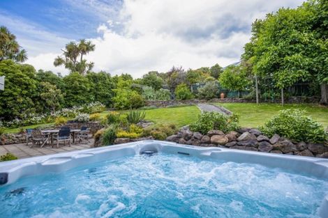 Photo of property in 140 Hackthorne Road, Cashmere, Christchurch, 8022