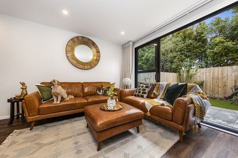 Photo of property in 18 Tokai Place, Glen Eden, 0602