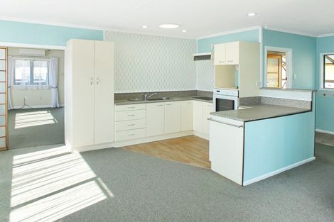 Photo of property in 10 Hennessy Street West, Foxton Beach, Foxton, 4815