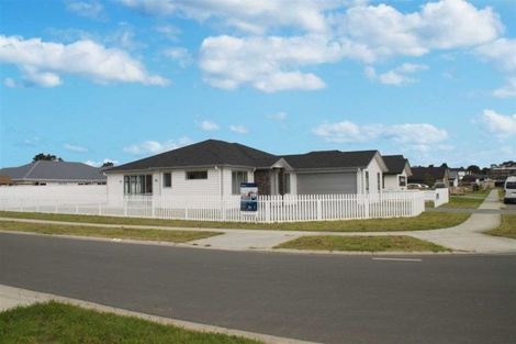 Photo of property in 1 Fred White Drive, Kumeu, 0810
