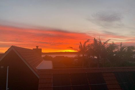 Photo of property in 2/47 Clovelly Road, Bucklands Beach, Auckland, 2012