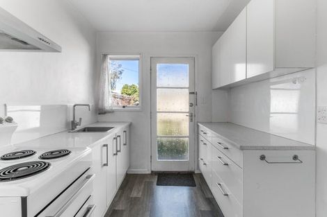 Photo of property in 2/76 Millbrook Road, Henderson, Auckland, 0612