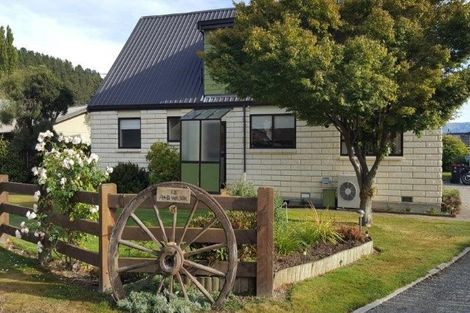 Photo of property in 15 Reid Avenue, Luggate, Cromwell, 9383