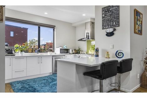 Photo of property in 2 Te Aparangi Road, Papakura, 2110