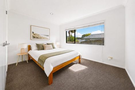 Photo of property in 20 Mackwell Road, Fairview Heights, Auckland, 0632