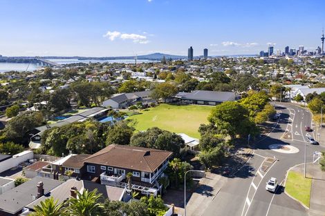 Photo of property in 213 Jervois Road, Herne Bay, Auckland, 1011