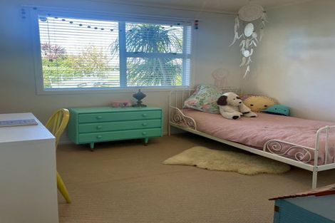 Photo of property in 9 Ross Crescent, Orewa, 0931