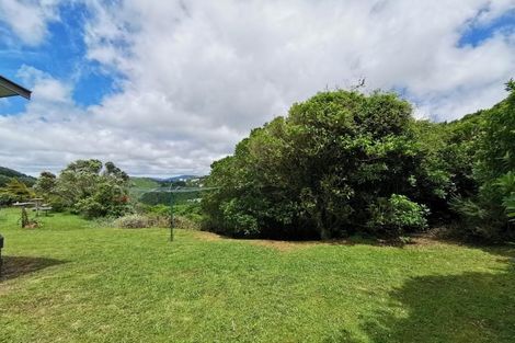 Photo of property in 12 Evesham Place, Newlands, Wellington, 6037