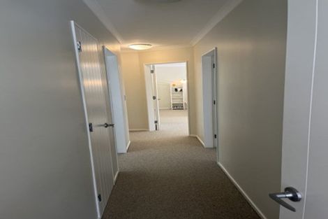 Photo of property in 7 Lowry Heights, Stokes Valley, Lower Hutt, 5019