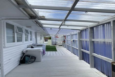 Photo of property in 2/8 Valdale Road, Henderson, Auckland, 0610