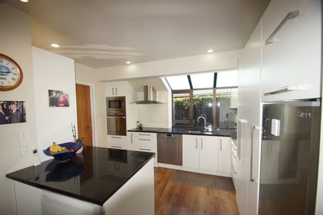 Photo of property in 2/8 Ilam Park Place, Ilam, Christchurch, 8041