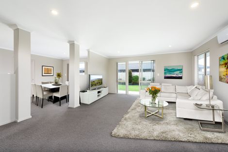 Photo of property in 28 Rainey Crescent, Papamoa Beach, Papamoa, 3118