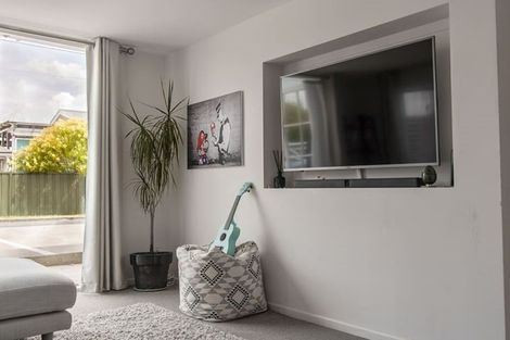 Photo of property in 2/61 Forrest Hill Road, Milford, Auckland, 0620