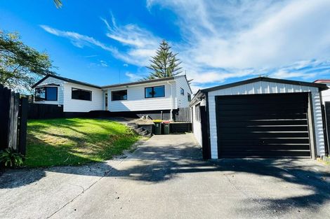 Photo of property in 1/8 Anglers Way, Wattle Downs, Auckland, 2102