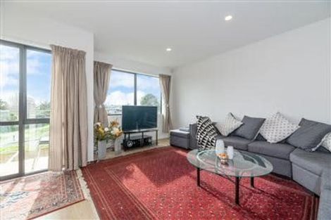 Photo of property in 42 Bloom Crescent, Sunnyvale, Auckland, 0612