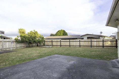 Photo of property in 6 Forbes Place, Kelvin Grove, Palmerston North, 4414
