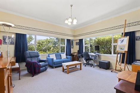 Photo of property in 98 Apu Crescent, Lyall Bay, Wellington, 6022