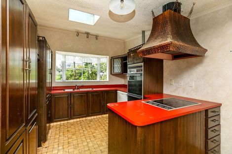 Photo of property in 12 Kitchener Terrace, Moturoa, New Plymouth, 4310