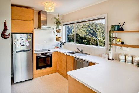 Photo of property in 8c Nikau Road, Point Howard, Lower Hutt, 5013