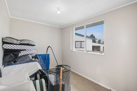 Photo of property in 2/26 Parakai Avenue, Parakai, 0830