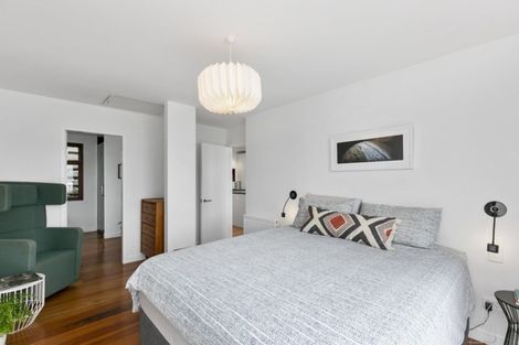 Photo of property in 11 Fortification Road, Karaka Bays, Wellington, 6022