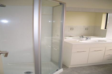 Photo of property in 5 Burton's Drive, Swanson, Auckland, 0614