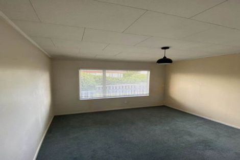 Photo of property in 14 Wren Place, Unsworth Heights, Auckland, 0632