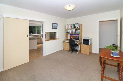Photo of property in 5b Bromley Place, Westown, New Plymouth, 4310