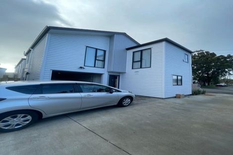Photo of property in 2 Seaside Place, Pakuranga, Auckland, 2010