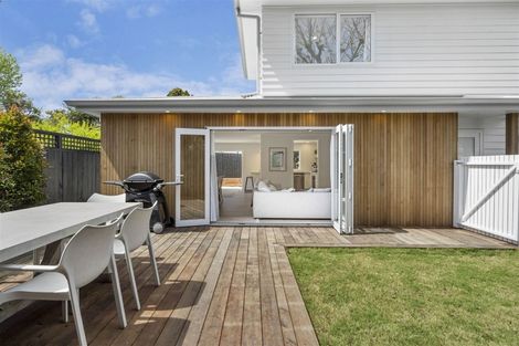 Photo of property in 2/6 Marsh Avenue, Forrest Hill, Auckland, 0620