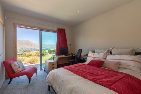 Photo of property in 1 Peak View Ridge, Wanaka, 9305